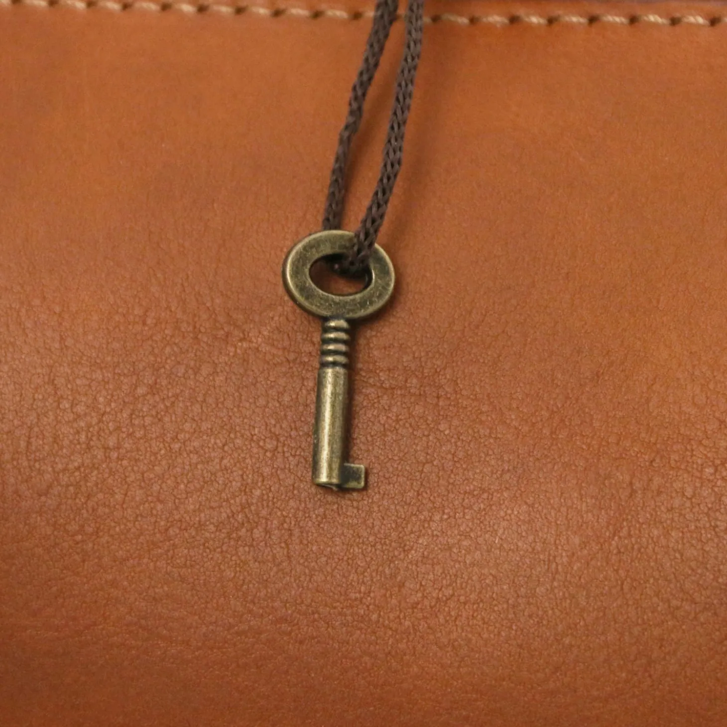 Klassische Doktortasche aus Leder mit Schnalle