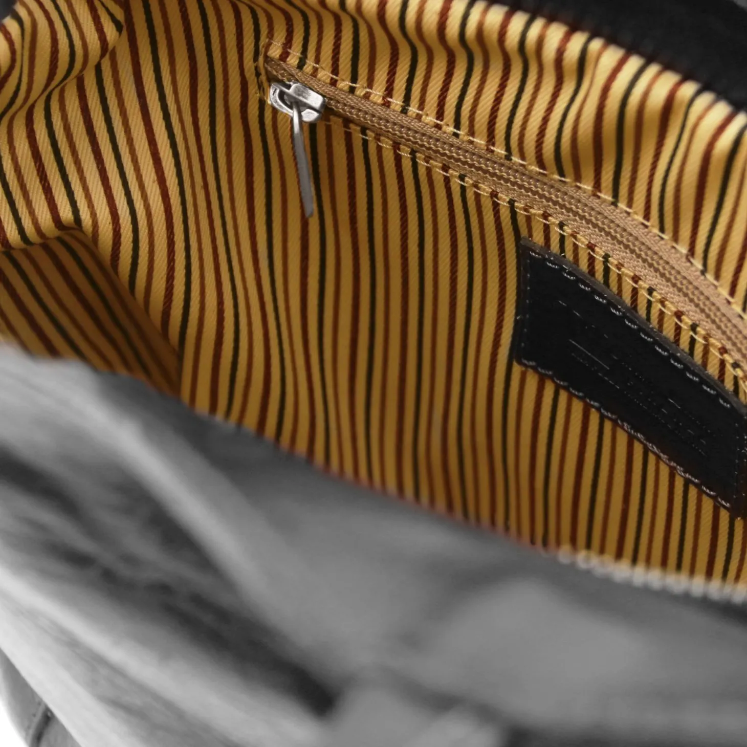 Schultertasche aus Kalbsleder