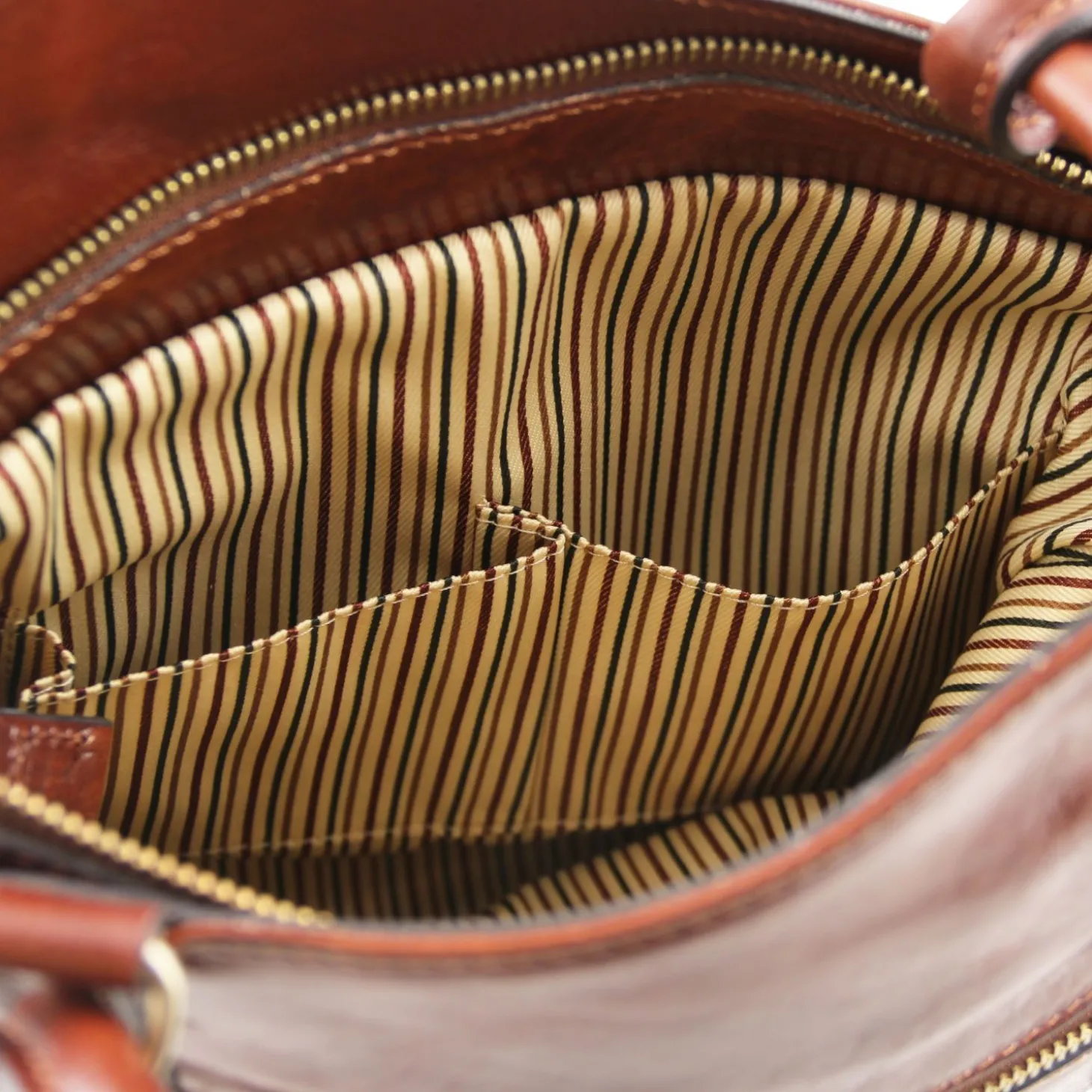 Schultertasche aus Kalbsleder