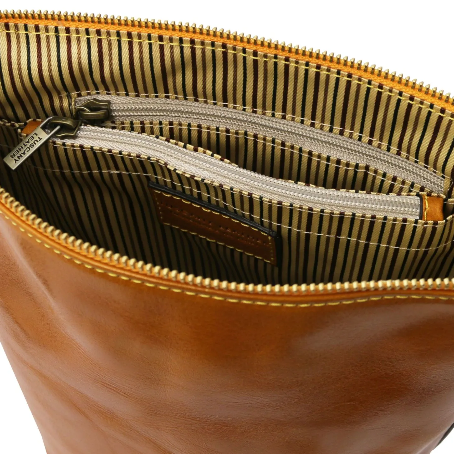 Schultertasche aus Leder